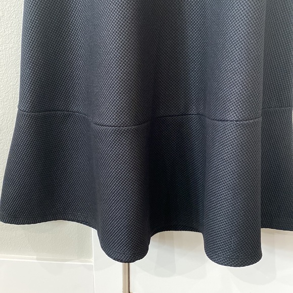 H&M Textured Flare Skirt - Picture 3 of 4